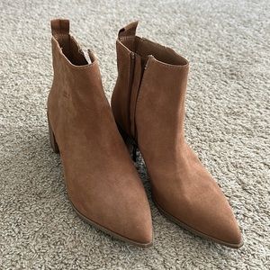 Universal Thread Women’s Short Booties
